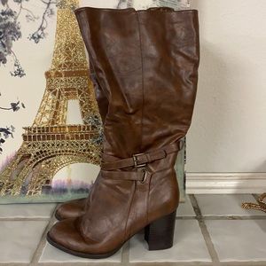 Super cute brown boots 👢